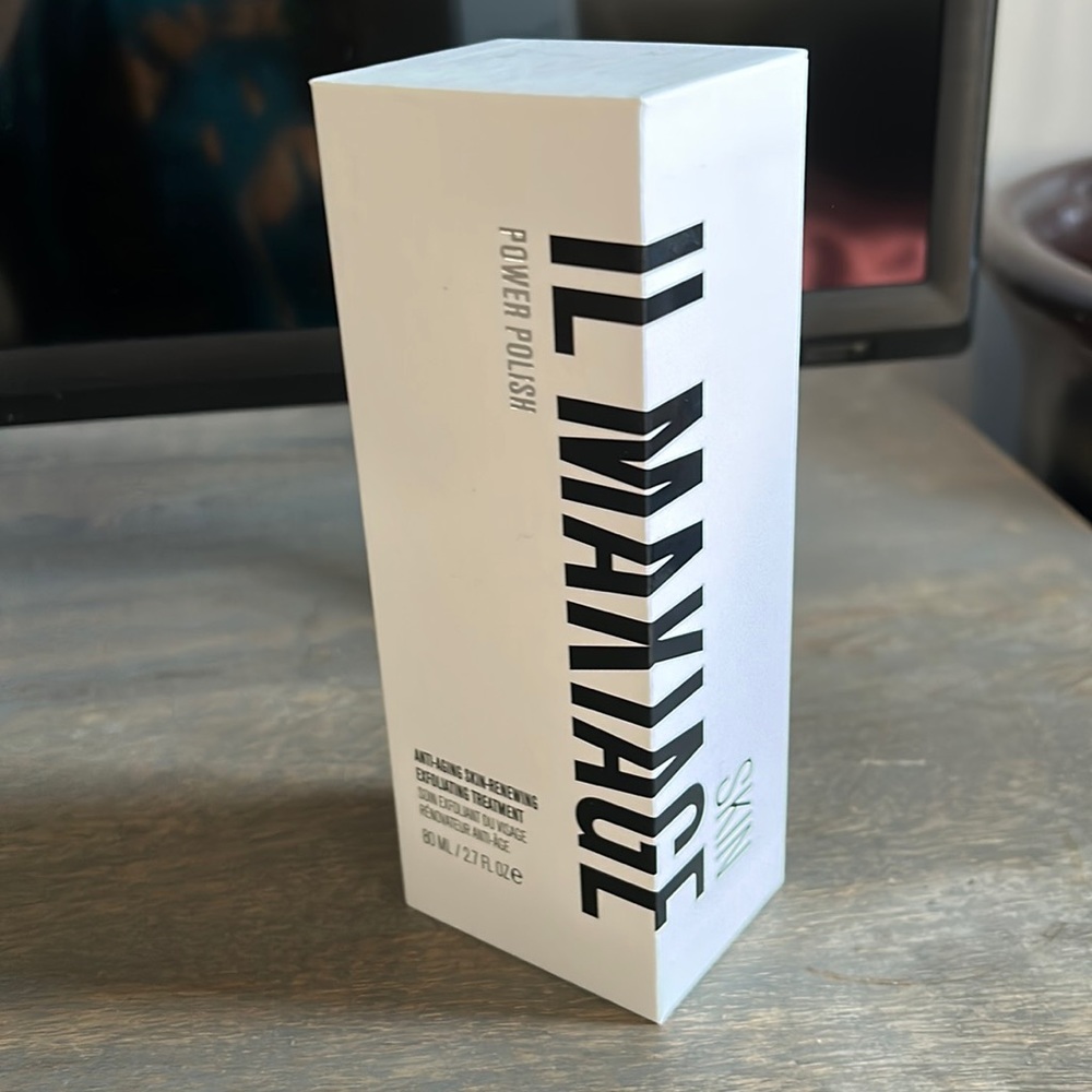 IL MAKIAGE anti aging skin renewing exfoliating treatment.